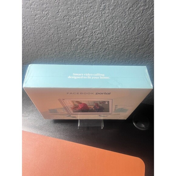 Facebook MetaPortal Smart-Video Calling 10” Touch Screen White - Picture 2 of 8